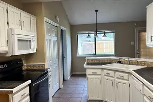 1725 Glencairn Ln, Lewisville, TX 75067 - Photo 2