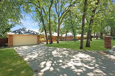 2015 Tanglewood Drive, Grapevine, TX 76051 - Photo 2