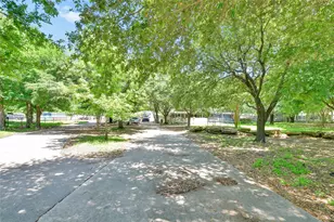 5313 Hidden Oaks Ln, Arlington, TX 76017 - Photo 4