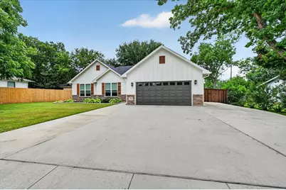 1005 W Chambers Street, Cleburne, TX 76033 - Photo 1