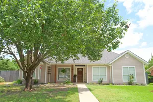 732 N Elm St, Muenster, TX 76252 - Photo 1