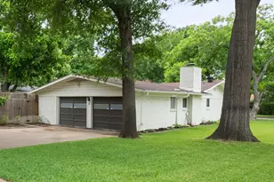 801 Waggoner Dr, Arlington, TX 76013 - Photo 2