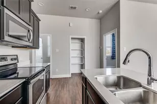 1900 Bel Air Dr, Arlington, TX 76010 - Photo 8
