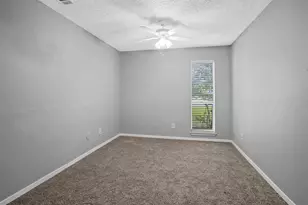 2156 Fleur De Lis Ct, Arlington, TX 76012 - Photo 10