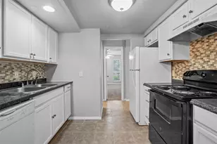 2156 Fleur De Lis Ct, Arlington, TX 76012 - Photo 4
