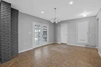 2156 Fleur De Lis Court, Arlington, TX 76012 - Photo 6