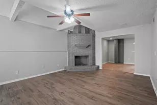 2156 Fleur De Lis Ct, Arlington, TX 76012 - Photo 2