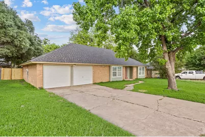 204 Overcrest Drive, Benbrook, TX 76126 - Photo 2
