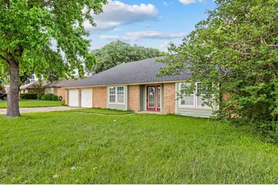 204 Overcrest Drive, Benbrook, TX 76126 - Photo 4