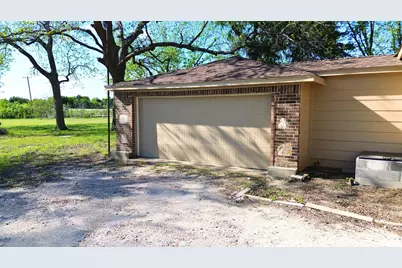 1542 W Reindeer, Lancaster, TX 75146 - Photo 20