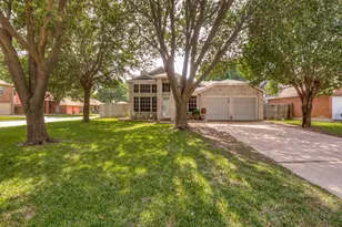 3335 Kelley Dr, Grand Prairie, TX 75052 - Photo 2