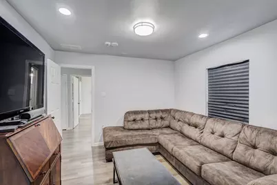 709 SW Dallas Street, Grand Prairie, TX 75051 - Photo 6