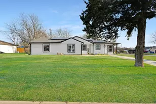 709 SW Dallas St, Grand Prairie, TX 75051 - Photo 1