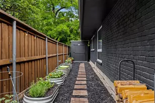 10438 Lippitt Ave, Dallas, TX 75218 - Photo 34