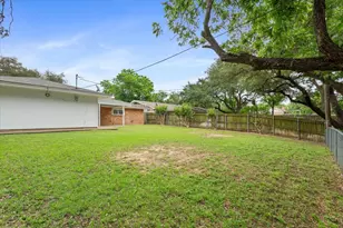 708 Wedgewood Dr, Woodway, TX 76712 - Photo 32