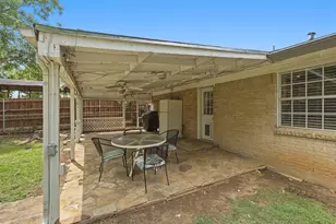205 W Huitt Ln, Euless, TX 76040 - Photo 16