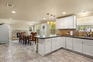 405 Granbury Ct, Granbury, TX 76049 - Photo 10