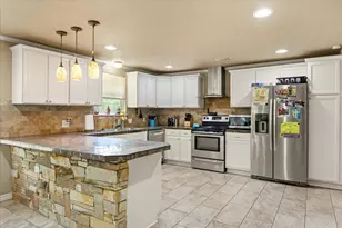 405 Granbury Ct, Granbury, TX 76049 - Photo 6