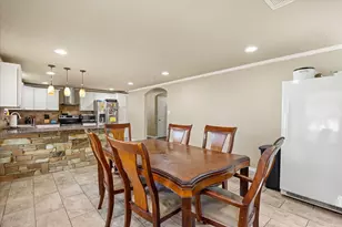 405 Granbury Ct, Granbury, TX 76049 - Photo 8