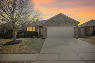 337 Turquoise Dr, Fort Worth, TX 76131 - Photo 2