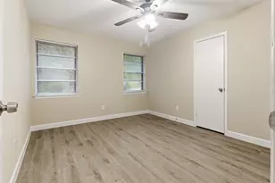 2703 Oak Cliff Ln, Arlington, TX 76012 - Photo 16