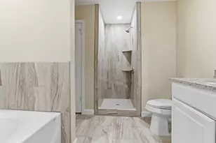 2703 Oak Cliff Ln, Arlington, TX 76012 - Photo 22