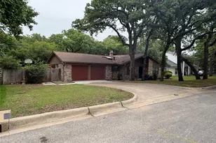 2703 Oak Cliff Ln, Arlington, TX 76012 - Photo 1