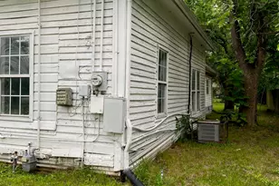 904 E College St, Terrell, TX 75160 - Photo 4