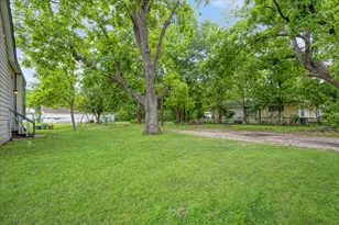 721 Maple St, Bonham, TX 75418 - Photo 30