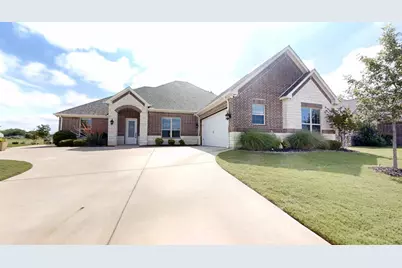 2025 Clive Drive, Granbury, TX 76048 - Photo 2