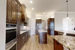 2025 Clive Dr, Granbury, TX 76048 - Photo 6