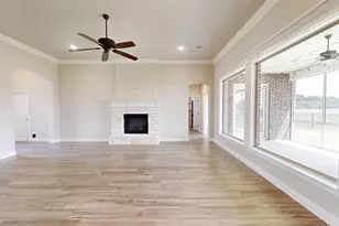 2025 Clive Dr, Granbury, TX 76048 - Photo 4
