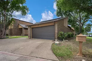 3202 Silent Oak, Farmers Branch, TX 75234 - Photo 2