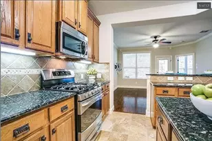 2610 Eagle Cir, Grapevine, TX 76051 - Photo 4