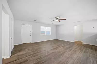 2926 N Prairie Creek Road, Dallas, TX 75227 - Photo 2