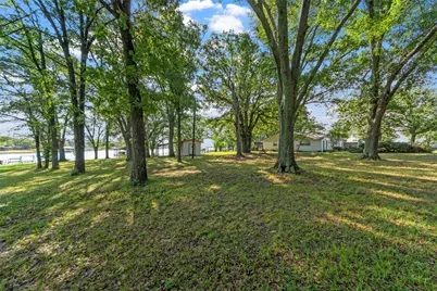 1805 Beavers Point, Bonham, TX 75418 - Photo 30