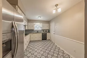 733 Bluebonnet Dr, Hurst, TX 76053 - Photo 10