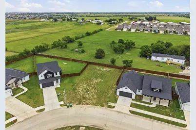 572 Highview Court, Godley, TX 76044 - Photo 2