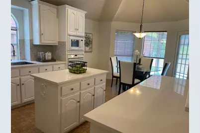 9421 Vista, Irving, TX 75063 - Photo 8