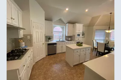 9421 Vista, Irving, TX 75063 - Photo 14