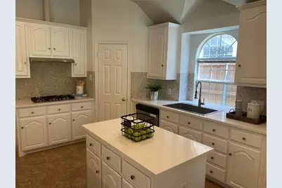9421 Vista, Irving, TX 75063 - Photo 10