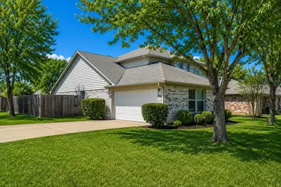 2811 Ravens Court, Arlington, TX 76001 - Photo 2