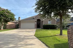 517 Highpark Ct, Lake Dallas, TX 75065 - Photo 2