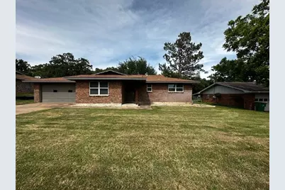 829 N Charlotte Avenue, Stephenville, TX 76401 - Photo 1