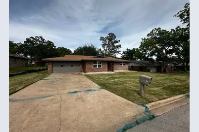 829 N Charlotte Avenue, Stephenville, TX 76401 - Photo 2