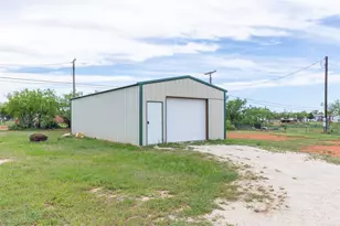 1107 Market St, Tye, TX 79563 - Photo 16