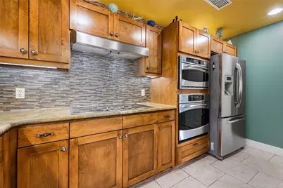 411 W 7th Street #806, Fort Worth, TX 76102 - Photo 6