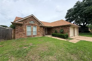 4806 Shadyway Dr, Arlington, TX 76018 - Photo 2