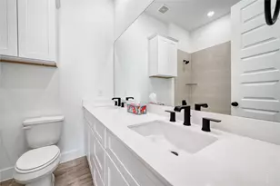 8107 Calhoun Rd, Houston, TX 77033 - Photo 14