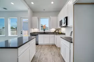 8107 Calhoun Rd, Houston, TX 77033 - Photo 4